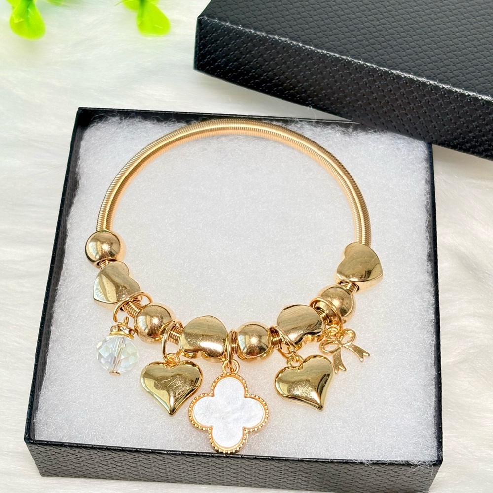 Gold Clover Charm Bracelet with Hearts - Picture 3 of 12